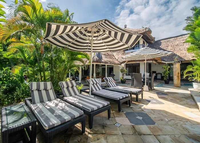 Nyumpene In Villa Legian (Bali)