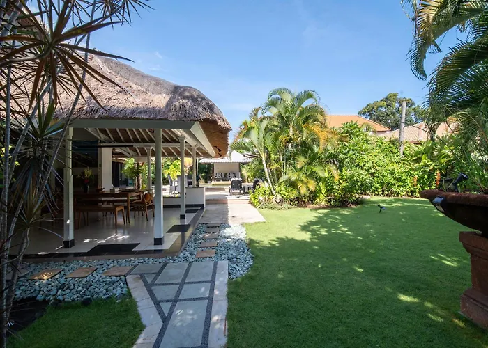 Nyumpene In Villa Legian (Bali)