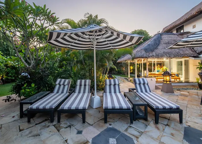 Nyumpene In Villa Legian (Bali)