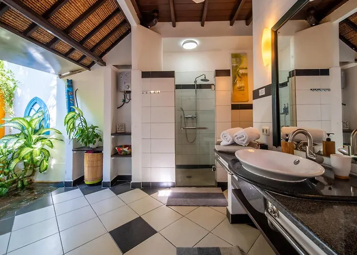 Nyumpene In Villa Legian (Bali)