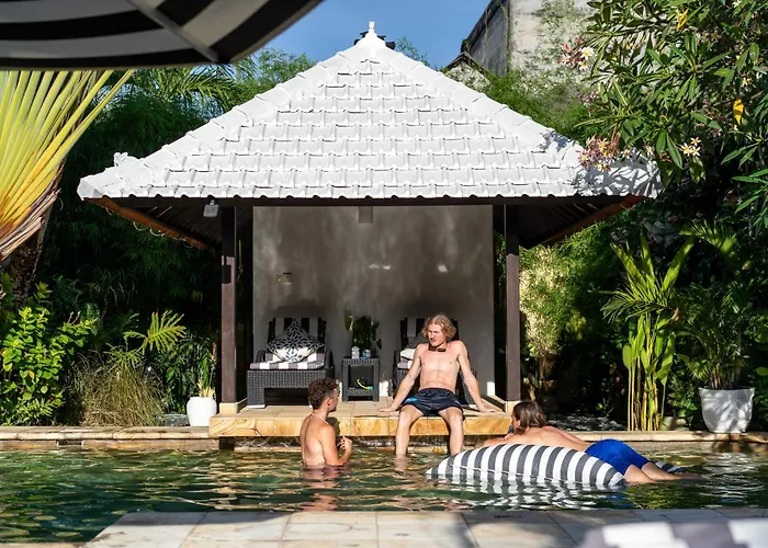 Nyumpene In Villa Legian (Bali)